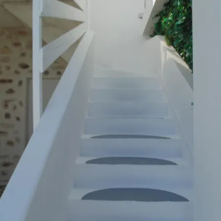 White House * Alónnisos